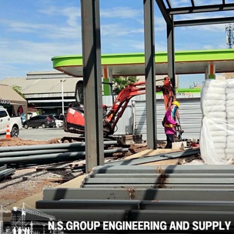 ก่อสร้างปั๊มน้ำมันพร้อมจุดชาร์จ EV